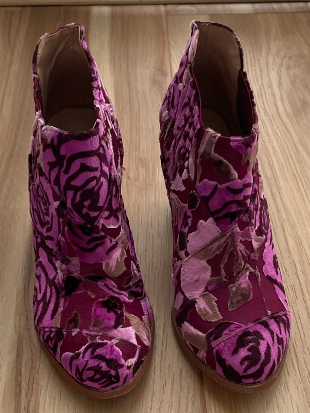 Billy Ella Anthropologie Pink Fuschia Velvet Burnout Ankle Booties Size 7.5 - Picture 3 of 9